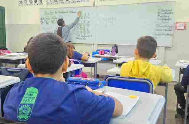 Mais de 190 mil estudantes retornam &agrave;s aulas nas escolas estaduais de MS nesta ter&ccedil;a-feira