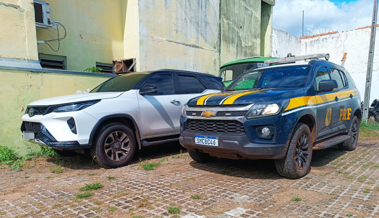 PRF recupera ve&iacute;culo de luxo furtado em S&atilde;o Paulo que seguia para Corumb&aacute;