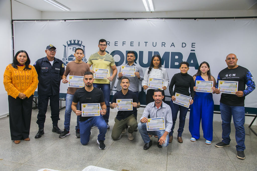 Prefeitura d&aacute; posse a 11 guardas municipais e a procuradora aprovados em concurso p&uacute;blico