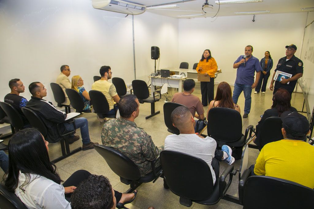 Prefeitura d&aacute; posse a 11 guardas municipais e a procuradora aprovados em concurso p&uacute;blico
