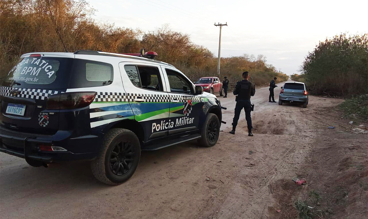 Opera&ccedil;&atilde;o conjunta entre Pol&iacute;cia Militar e Boliviana refor&ccedil;a fiscaliza&ccedil;&atilde;o e coibi crimes transfronteiri&ccedil;os