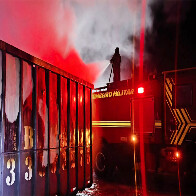 Bombeiros combatem inc&ecirc;ndio em cont&ecirc;iner de empresa no bairro Maria Leite