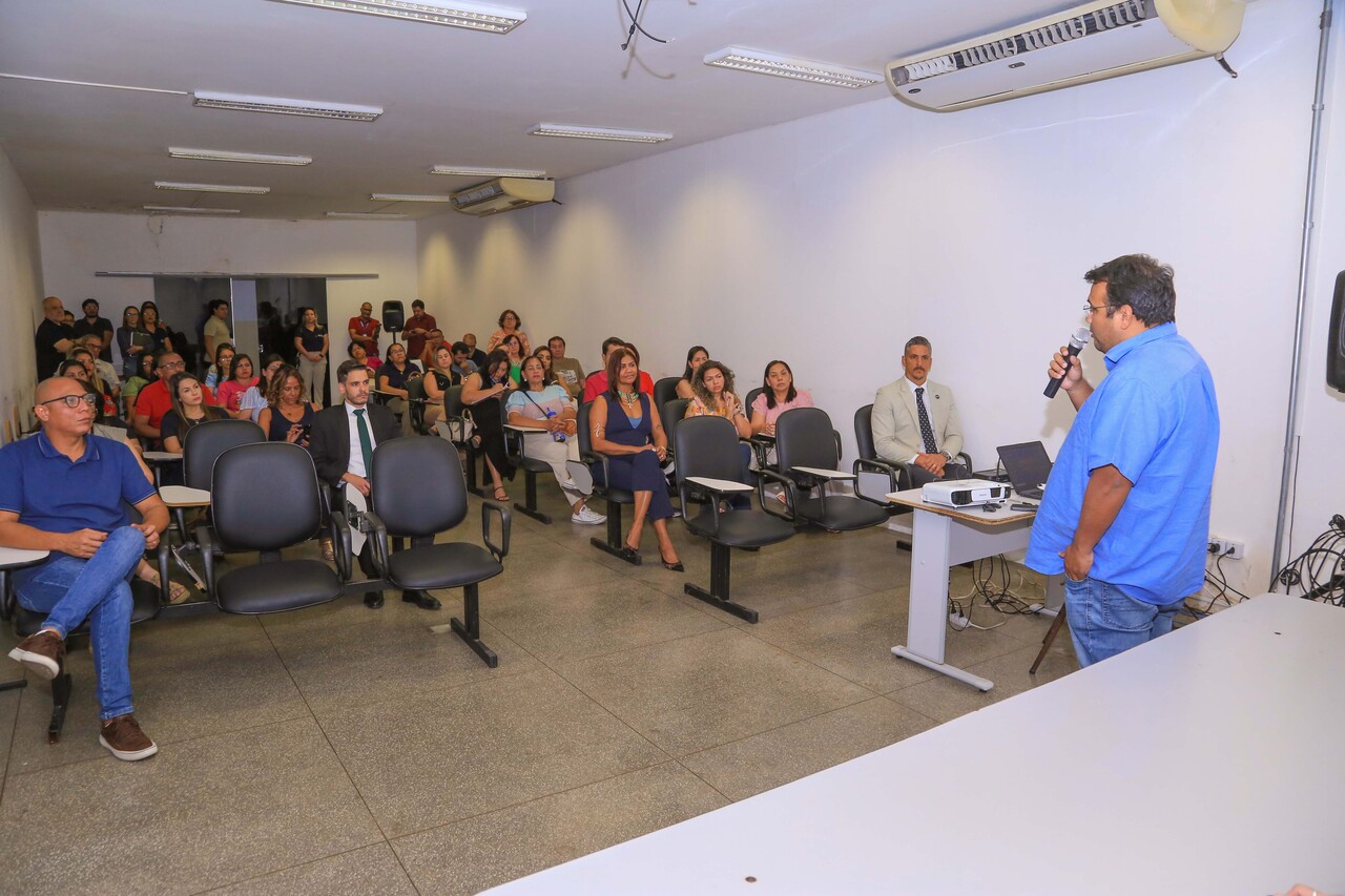 Corumb&aacute; d&aacute; posse a membros da Comiss&atilde;o de Monitoramento do Plano Municipal de Educa&ccedil;&atilde;o