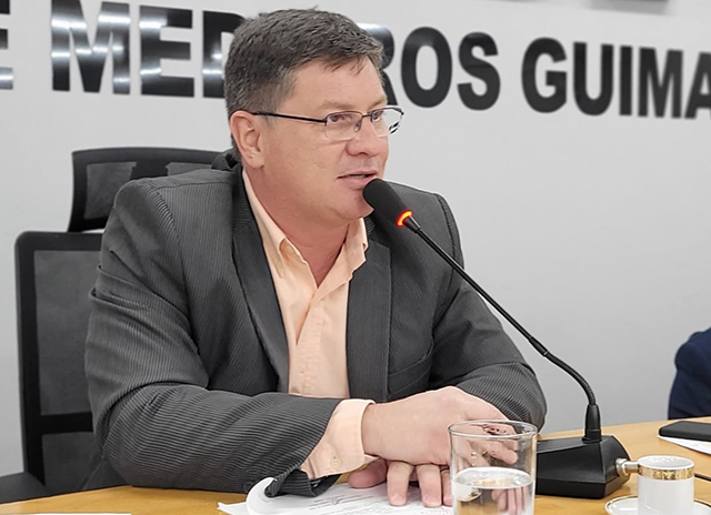Bira reivindica interven&ccedil;&atilde;o do Poder P&uacute;blico para recupera&ccedil;&atilde;o da escadaria no Bairro Beira Rio