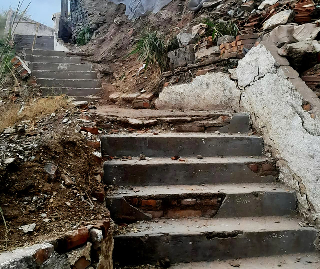 Bira reivindica intervenção do Poder Público para recuperação da escadaria no Bairro Beira Rio