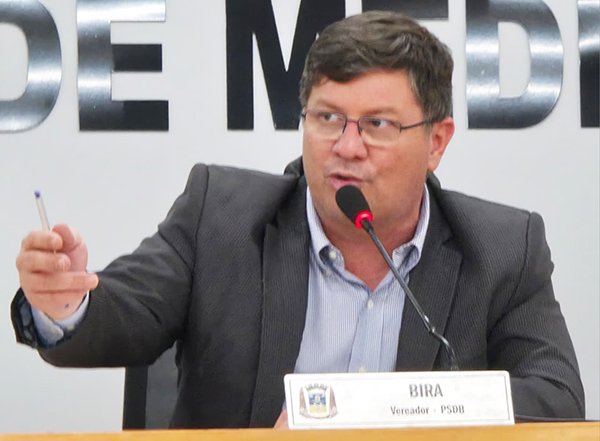 Bira solicita melhorias em pra&ccedil;a do Universit&aacute;rio para atender a comunidade