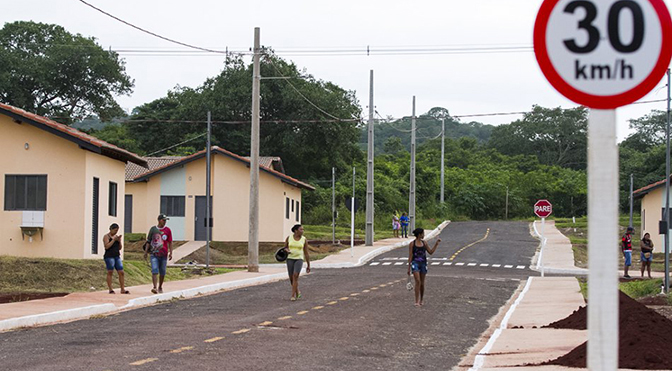 Com obras de 184 casas em andamento; Prefeitura negocia construção de mais 300 unidades