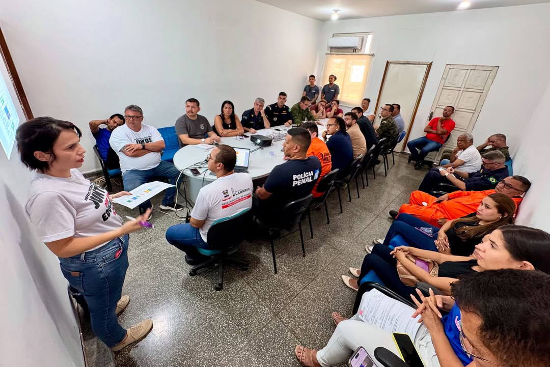 Prefeitura de Lad&aacute;rio realiza reuni&atilde;o de planejamento para o Desfile C&iacute;vico de 2 de setembro