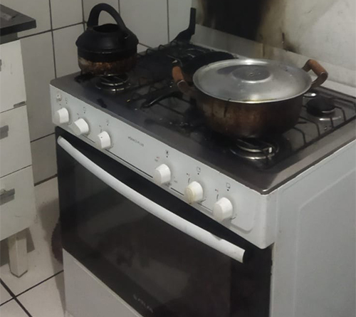 Jovem sofre queimadura de 1&ordm; grau no bra&ccedil;o e na perna ap&oacute;s superaquecimento de &oacute;leo durante fritura em Corumb&aacute;