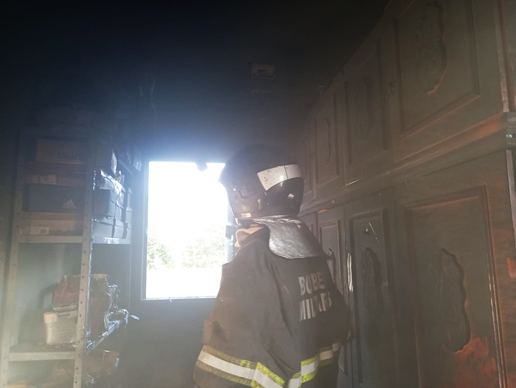 Curto circuito na caixa de distribui&ccedil;&atilde;o de energia pode ter causado inc&ecirc;ndio em resid&ecirc;ncia em Corumb&aacute;