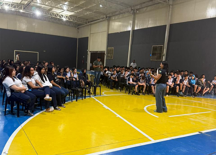 Pol&iacute;cia Civil realiza palestras em escola e igreja de Corumb&aacute; sobre bullying e crimes virtuais