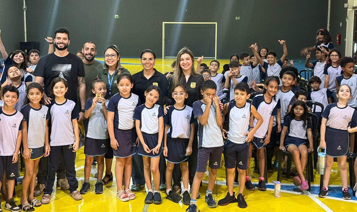 Pol&iacute;cia Civil realiza palestras em escola e igreja de Corumb&aacute; sobre bullying e crimes virtuais