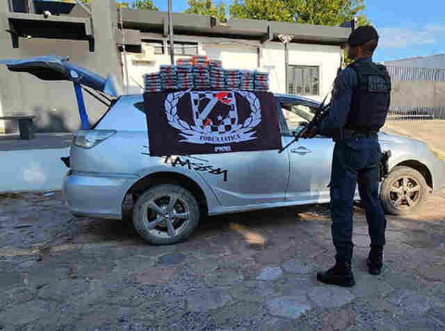 PM apreende quase 69 kg de coca&iacute;na e prende mulher em frente ao cemit&eacute;rio de Corumb&aacute; por tr&aacute;fico internacional