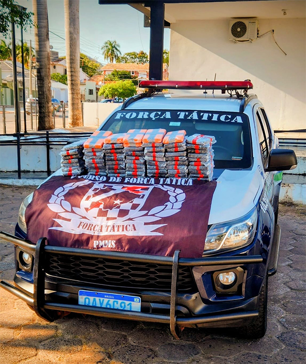 PM apreende quase 69 kg de coca&iacute;na e prende mulher em frente ao cemit&eacute;rio de Corumb&aacute; por tr&aacute;fico internacional