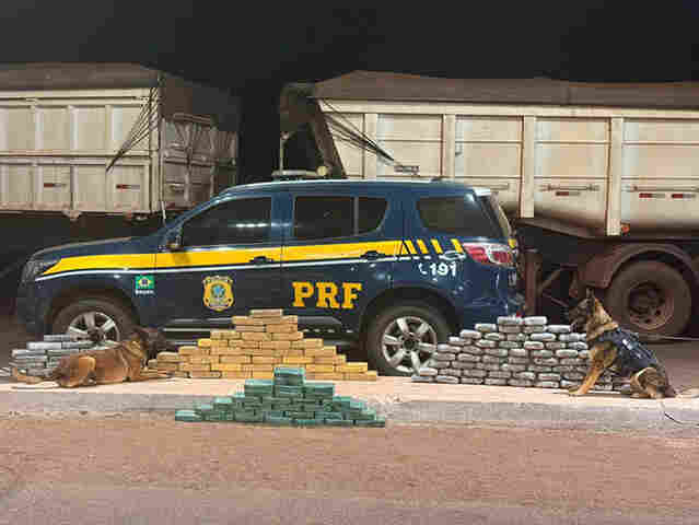 Carreta de min&eacute;rio que saiu de Corumb&aacute; e interceptada pela PRF com 133 Kg de drogas na BR-262