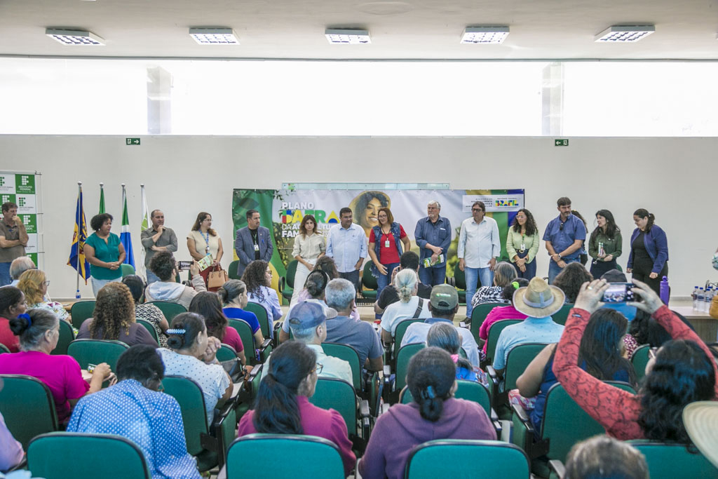 Prefeito destaca import&acirc;ncia do Plano Safra para agricultura familiar de Corumb&aacute; 
