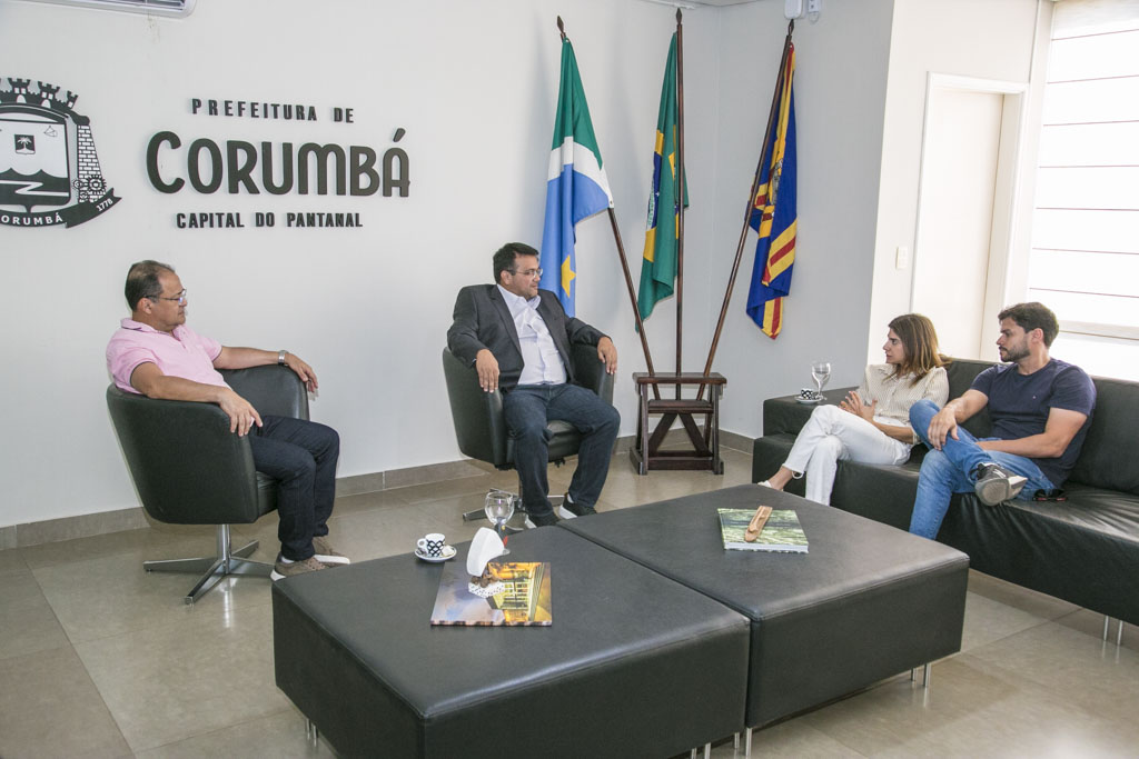 Com deputada federal, prefeito discute a&ccedil;&otilde;es e projetos estrat&eacute;gicos para Corumb&aacute;