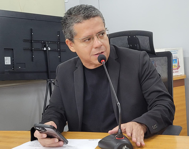 Vereador Alexandre pede melhorias para coibir excesso de velocidade na Avenida Santa Cruz