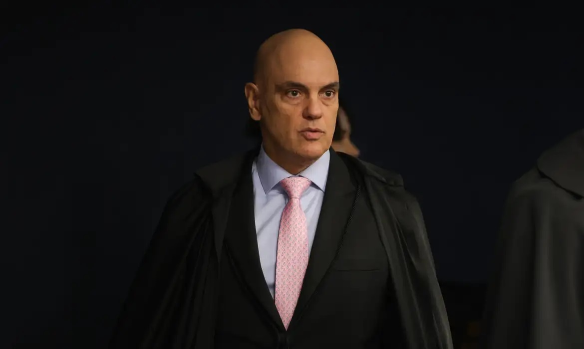 Moraes vota para condenar Bolsonaro e mais sete por golpe de Estado 
