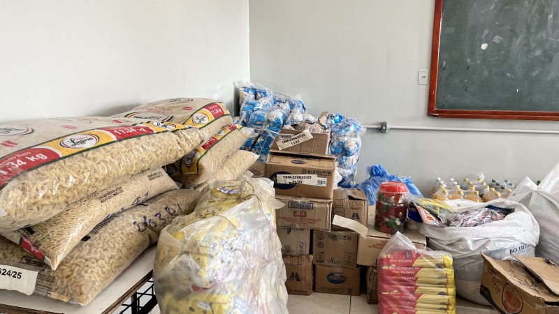 Prefeitura de Lad&aacute;rio recebe nova doa&ccedil;&atilde;o de alimentos da Receita Federal
