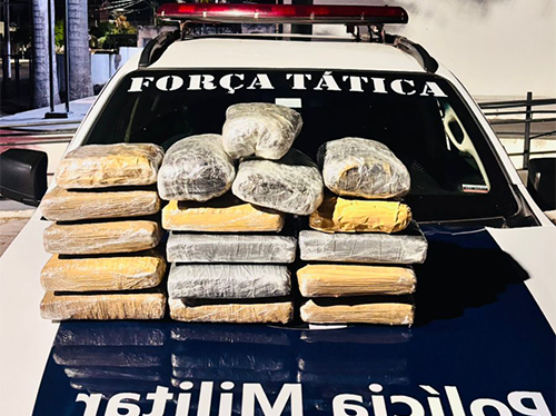Pol&iacute;cia Militar intercepta &ocirc;nibus e apreende mais de 14 kg de drogas no Posto Lampi&atilde;o Acesso em Corumb&aacute; 