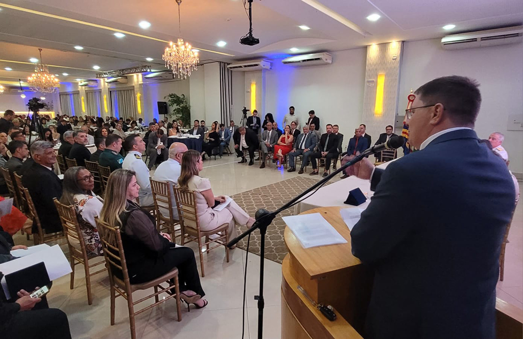 C&acirc;mara homenageia personalidades com Medalha do M&eacute;rito Legislativo Ant&ocirc;nio Maria Coelho