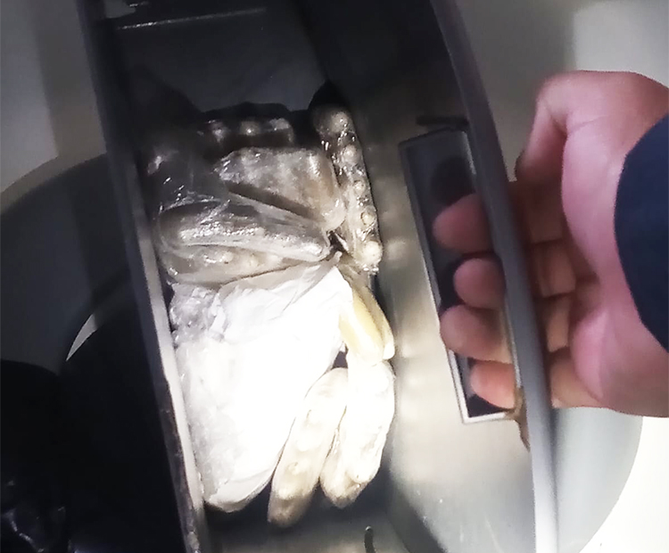Pol&iacute;cia Militar apreende quase 1 kg de coca&iacute;na em &ocirc;nibus de turismo na fronteira entre Corumb&aacute; com a Bol&iacute;via