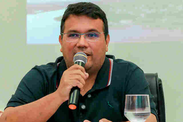 Funcionalismo: prefeito assina decreto que encerra 5 anos de espera por promo&ccedil;&otilde;es na carreira 