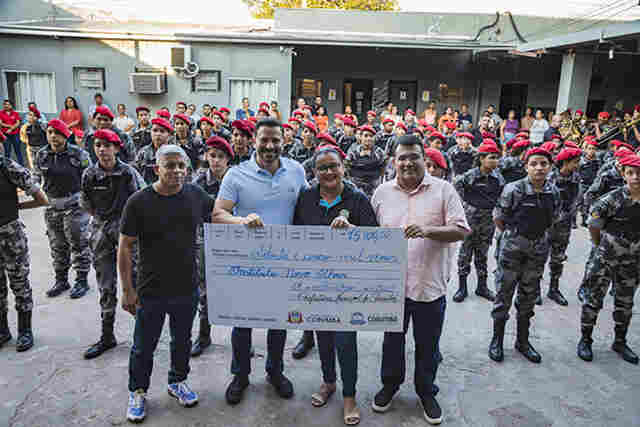 Prefeitura repassa recursos de emendas e do FMIS para projetos do Instituto Novo Olhar