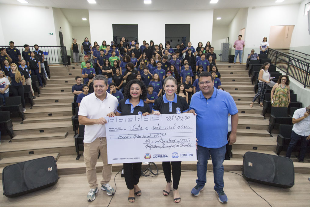 Prefeitura e C&acirc;mara destinam recurso de emenda para aquisi&ccedil;&atilde;o de projetores por escola
