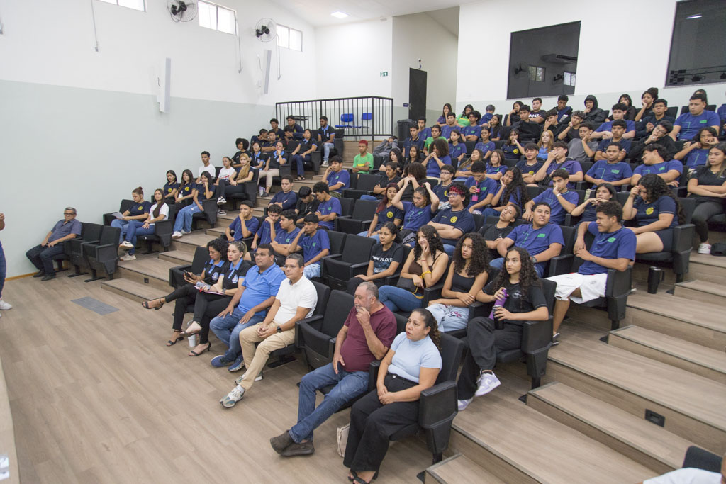 Prefeitura e C&acirc;mara destinam recurso de emenda para aquisi&ccedil;&atilde;o de projetores por escola