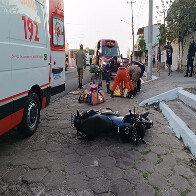 Motociclista de 26 anos perde a vida ap&oacute;s colidir com ve&iacute;culo na Rua Am&eacute;rica em Corumb&aacute;