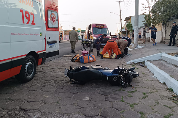 Motociclista de 26 anos perde a vida ap&oacute;s colidir com ve&iacute;culo na Rua Am&eacute;rica em Corumb&aacute;