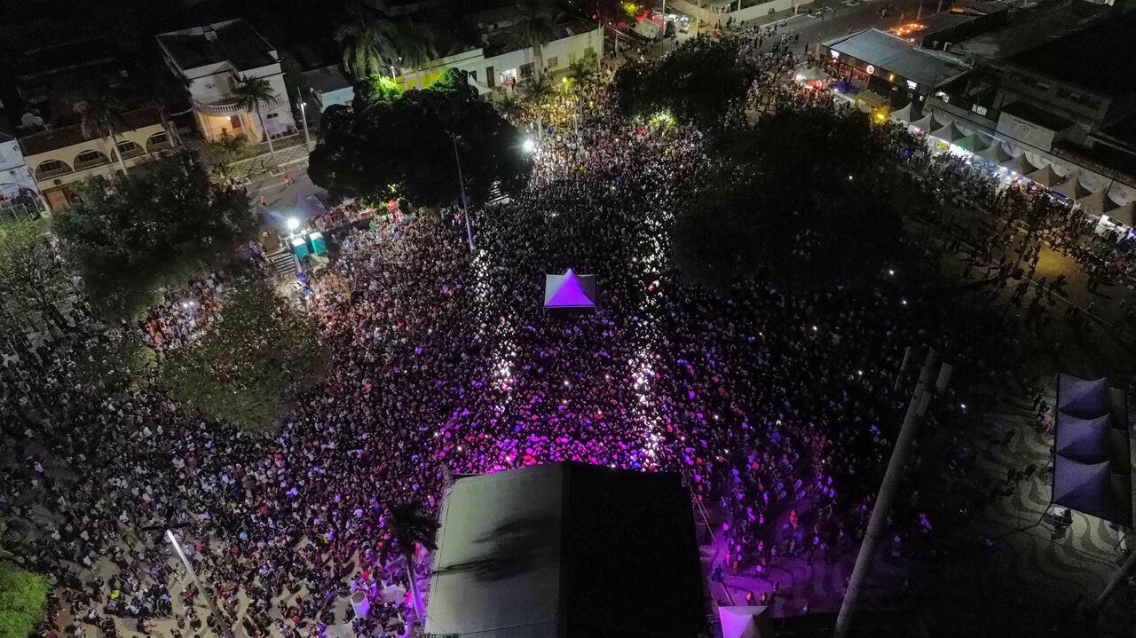 Pra&ccedil;a Generoso Ponce lota em show da Turma do Pagode nos 247 anos de Corumb&aacute;
