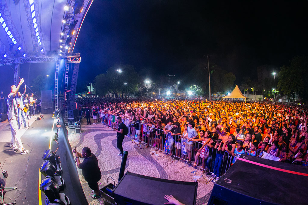 Pra&ccedil;a Generoso Ponce lota em show da Turma do Pagode nos 247 anos de Corumb&aacute;