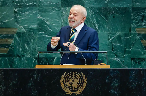 Lula critica san&ccedil;&otilde;es e diz que Brasil resiste na defesa da democracia 