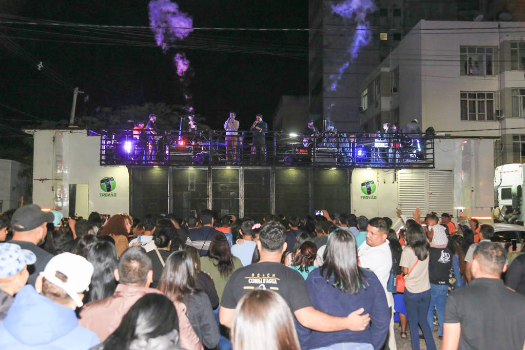 Corumb&aacute; reuniu milhares de fi&eacute;is na Marcha para Jesus com show da dupla Andr&eacute; e Felipe