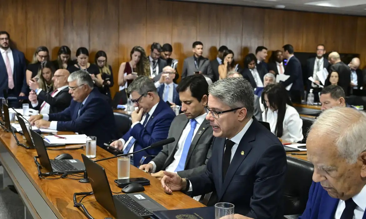 CCJ do Senado rejeita PEC da Blindagem por unanimidade 