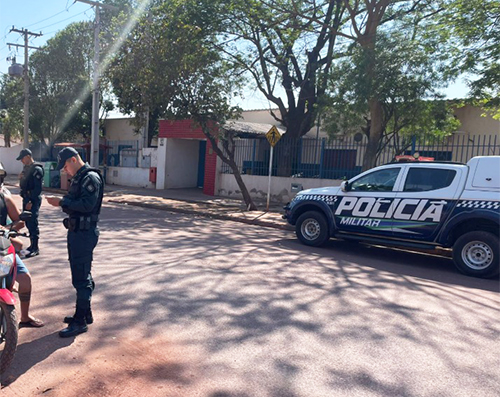 Pol&iacute;cia Militar intensifica fiscaliza&ccedil;&atilde;o de tr&acirc;nsito e refor&ccedil;a import&acirc;ncia do cumprimento das leis para salvar vidas