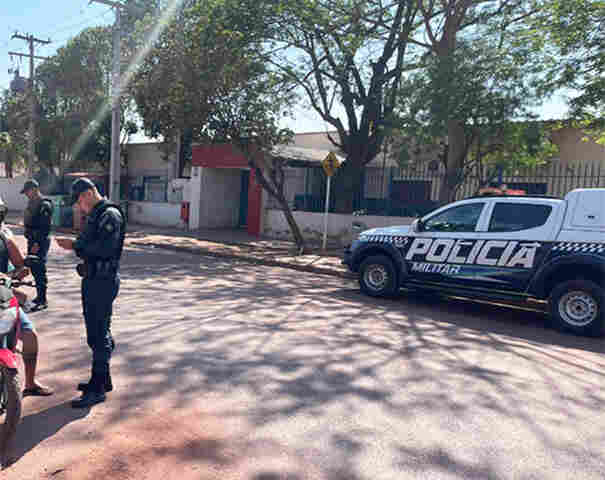 Pol&iacute;cia Militar intensifica fiscaliza&ccedil;&atilde;o de tr&acirc;nsito e refor&ccedil;a import&acirc;ncia do cumprimento das leis para salvar vidas