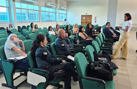 Pol&iacute;cia Militar participa de reuni&atilde;o da Rede de Prote&ccedil;&atilde;o no enfrentamento &agrave; viol&ecirc;ncia contra a mulher em Corumb&aacute;