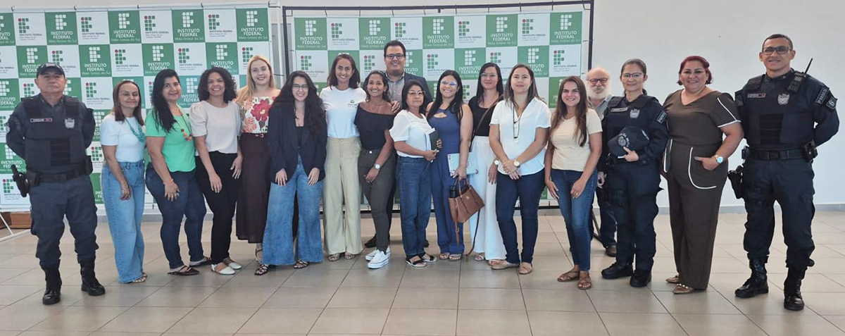 Pol&iacute;cia Militar participa de reuni&atilde;o da Rede de Prote&ccedil;&atilde;o no enfrentamento &agrave; viol&ecirc;ncia contra a mulher em Corumb&aacute;