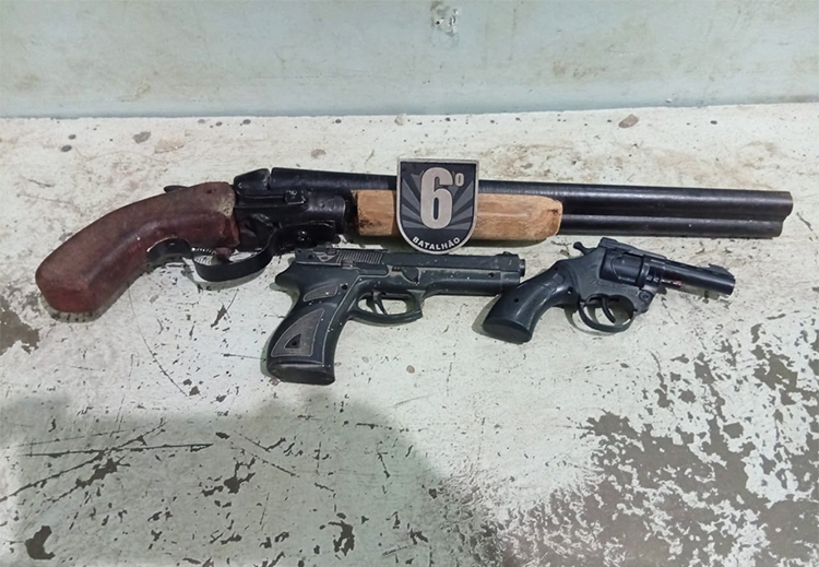 Mulher denuncia viol&ecirc;ncia dom&eacute;stica ap&oacute;s ser amea&ccedil;ada com arma artesanal pelo marido em Corumb&aacute;