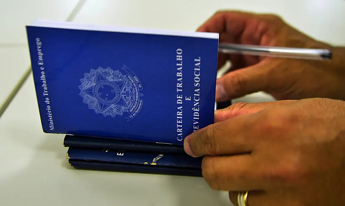 Brasil cria mais de 147 mil empregos com carteira assinada em agosto, n&uacute;mero representa queda com rela&ccedil;&atilde;o ao mesmo m&ecirc;s de 2024.