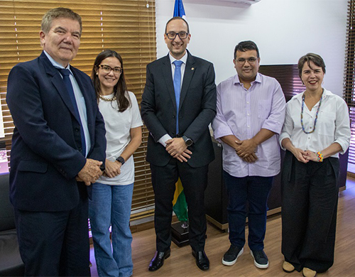 Defensoria-Geral dialoga com prefeito de Corumb&aacute; sobre rede de atendimento ao migrante 