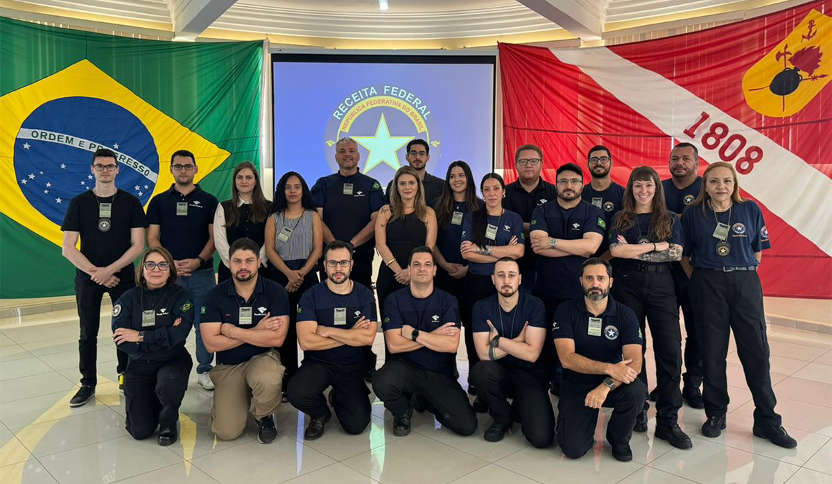 Servidores da Receita Federal atuam como palestrantes em semin&aacute;rio sobre c&atilde;es detectores da Marinha do Brasil 