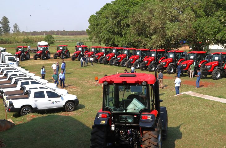 Para melhoria da agricultura familiar em 20 munic&iacute;pios, Governo de MS entrega equipamentos