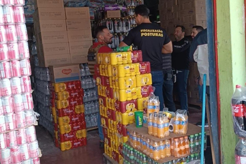 A&ccedil;&atilde;o conjunta da Prefeitura e Pol&iacute;cia Civil fiscaliza distribuidoras de bebidas em Corumb&aacute;