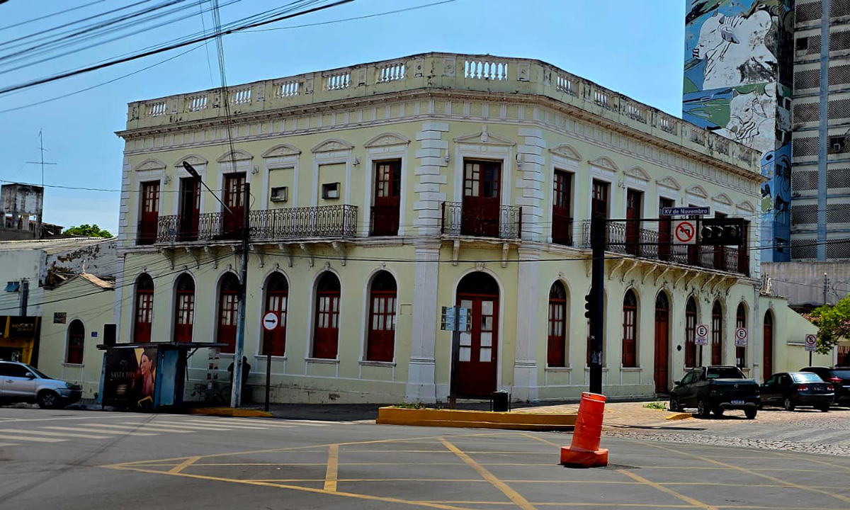 Yussef pede provid&ecirc;ncias para restaura&ccedil;&atilde;o da antiga Prefeitura e do mercado municipal