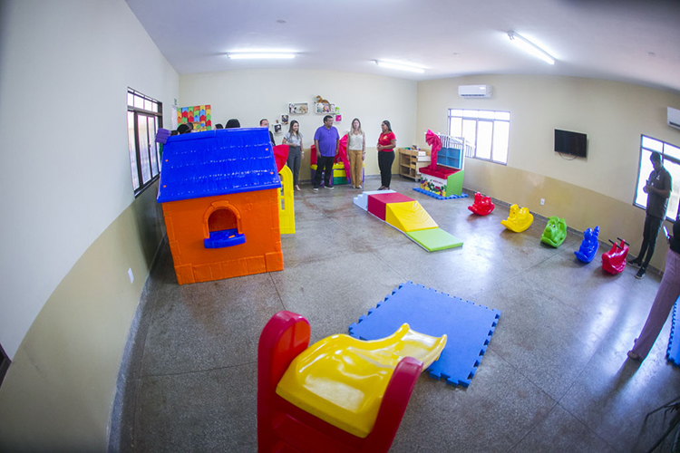 Prefeitura entrega brinquedos educativos a 17 centros de educa&ccedil;&atilde;o infantil em Corumb&aacute;